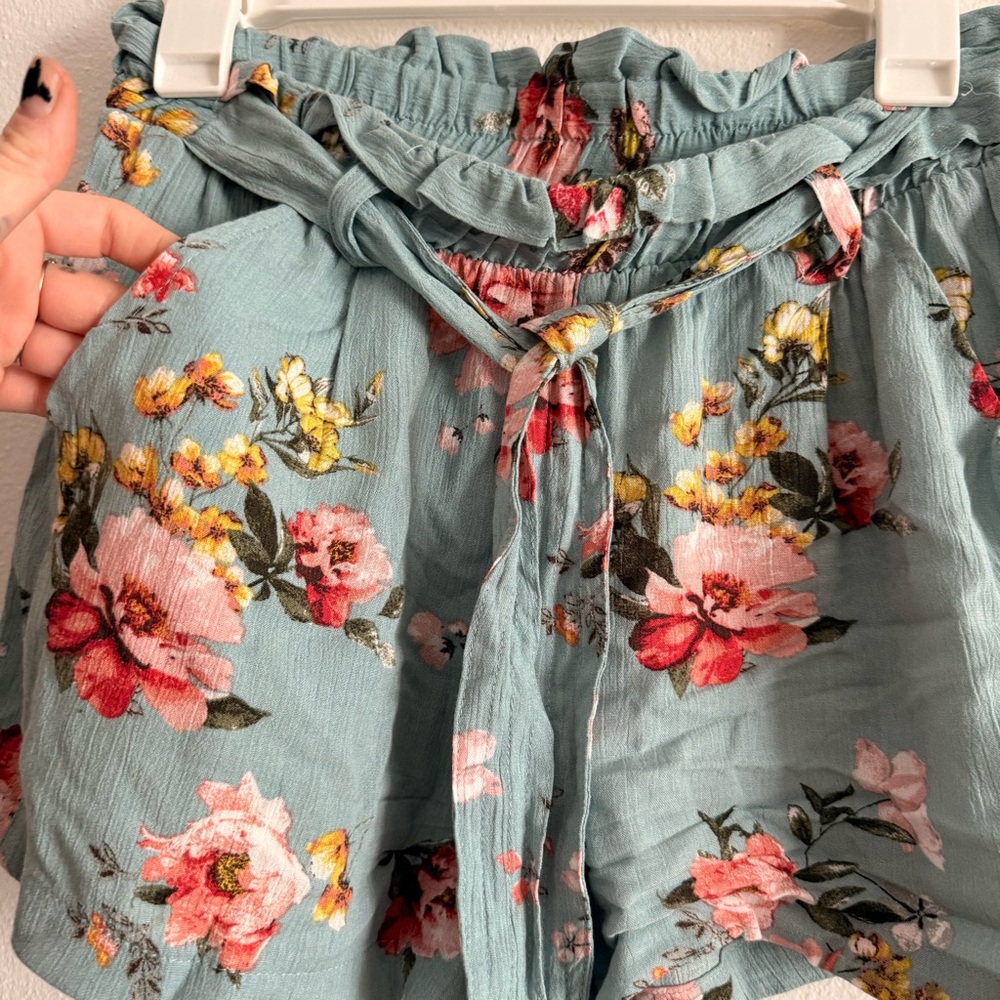 Jolt • Light Blue Floral Shorts w Belt • Women’s Size Medium - Picture 3 of 9
